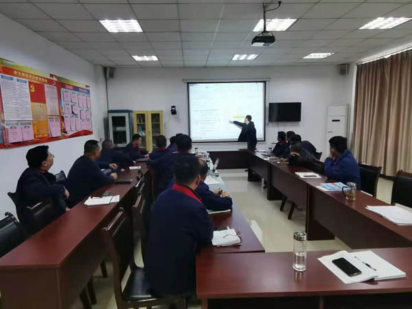 安裝公司組織學(xué)習(xí)《關(guān)于加強工會勞動保護工作的意見》 安裝公司組織學(xué)習(xí)《關(guān)于加強工會勞動保護工作的意見》