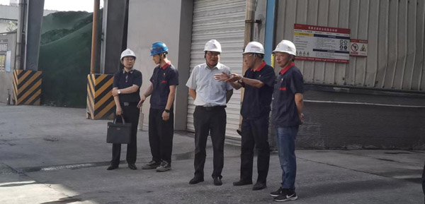 集團公司黨委委員、股份公司黨委書記、總經(jīng)理蔣培進到建材公司調(diào)研