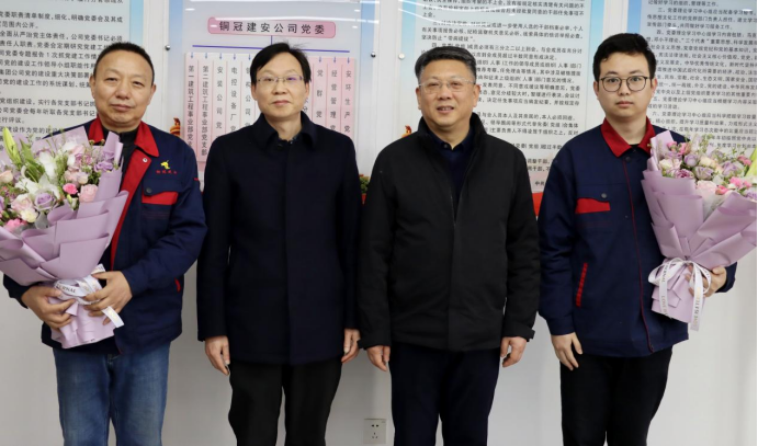 公司領(lǐng)導(dǎo)慰問(wèn)專(zhuān)家人才 公司領(lǐng)導(dǎo)慰問(wèn)專(zhuān)家人才